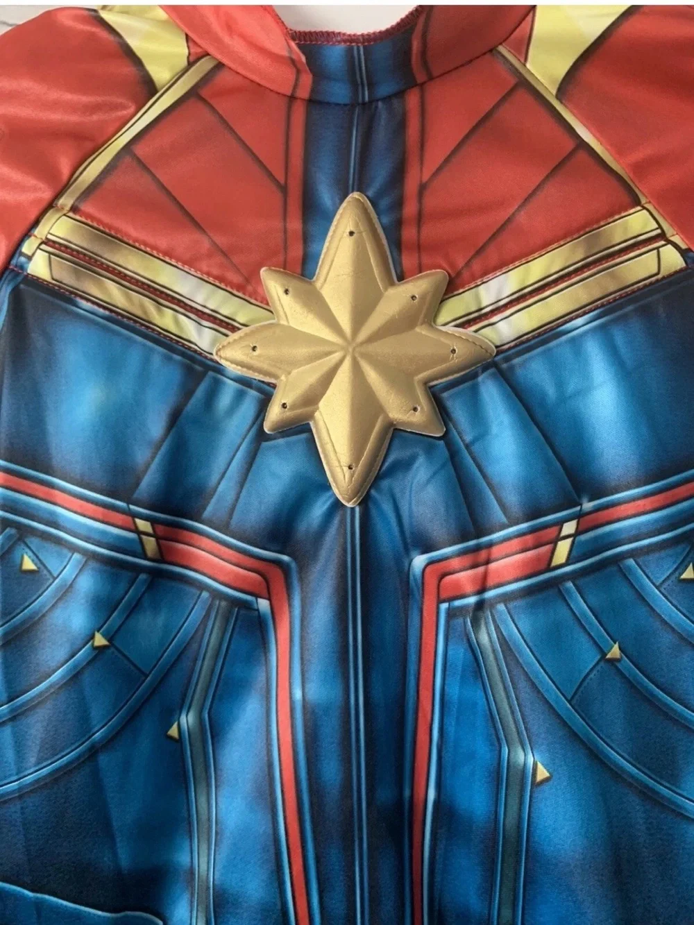 NEW Kids Disney Store Captain Marvel Costume Sz M Avengers Super Hero Halloween - Picture 2 of 3